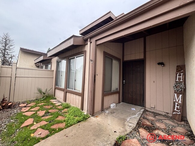 Photo - Cute 2 Bedroom Off Stockdale Hwy and California Ave!