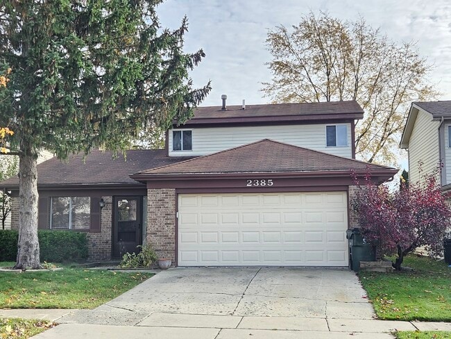 Photo - 2385 Goldfinch St House