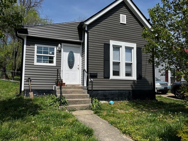 Photo - 141 E Walnut St