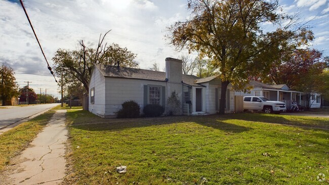 Building Photo - 2101 30th St Rental