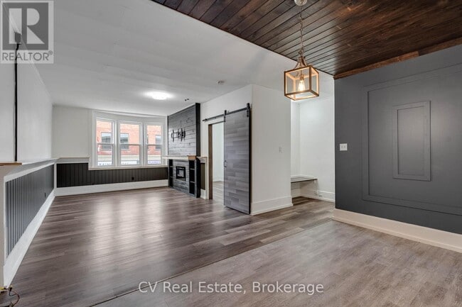 Photo - 43 Manitoba St