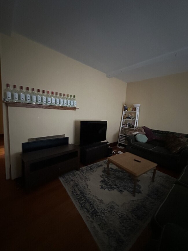 Nice 3 Bed 1 Bath near UWEC! Available June 1st