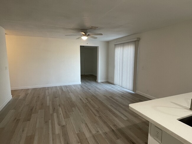 Photo - 824 W Romo Jones St