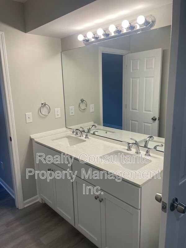 Photo - 4430 Faraday St