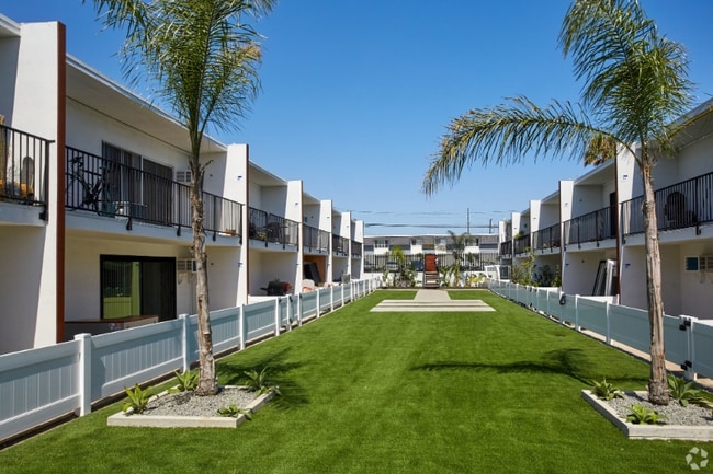 Photo - 1740 Redondo Ave