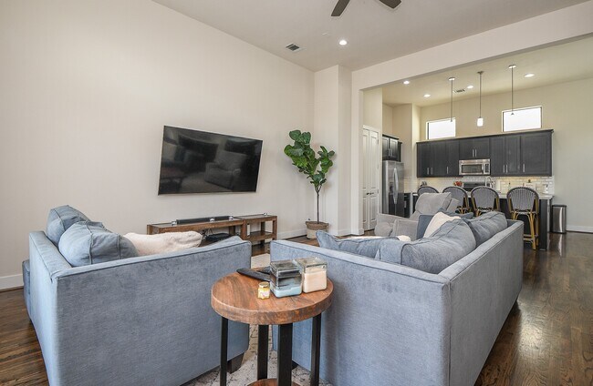 Photo - 1204 Fowler St