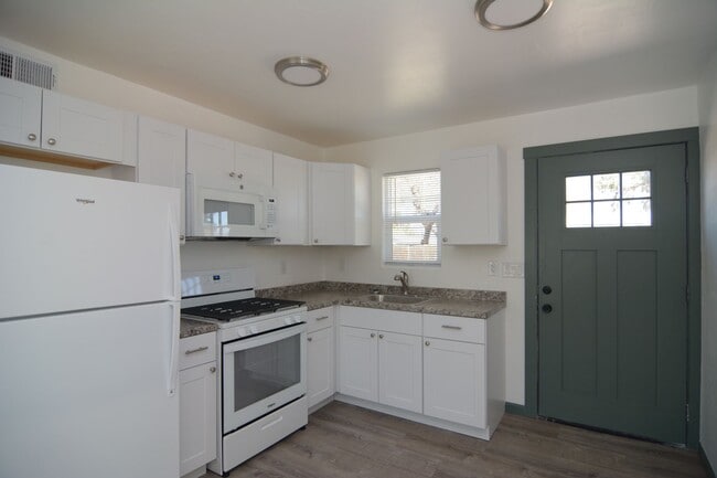 Photo - Remodeled 2 Bedroom 1 Bath Duplex! Great Central Tucson Location!
