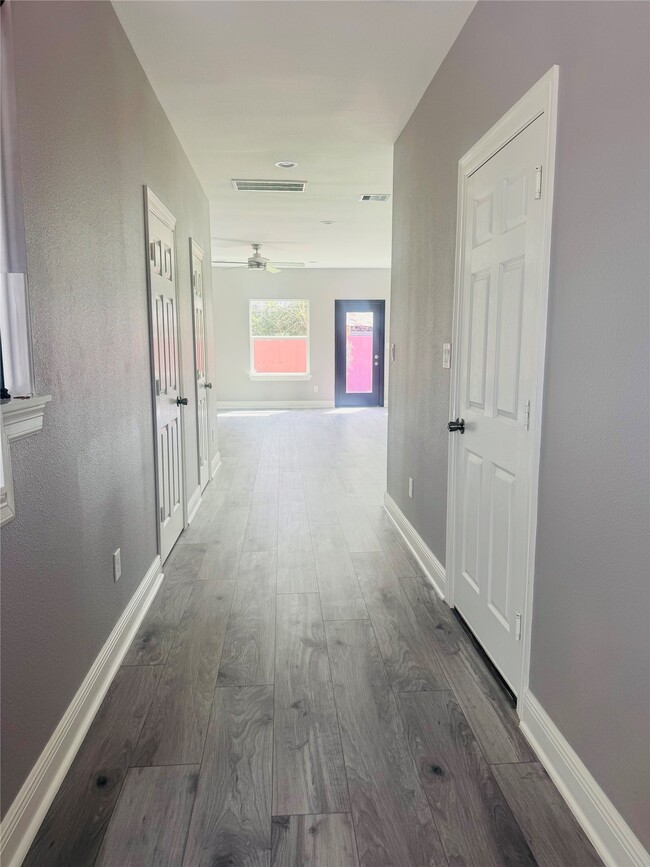 Photo - 2622 Metcalf St