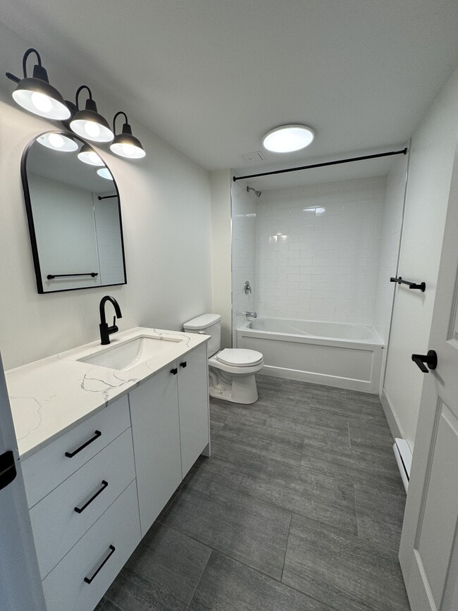 Building Photo - 432 Herring Cove Rd