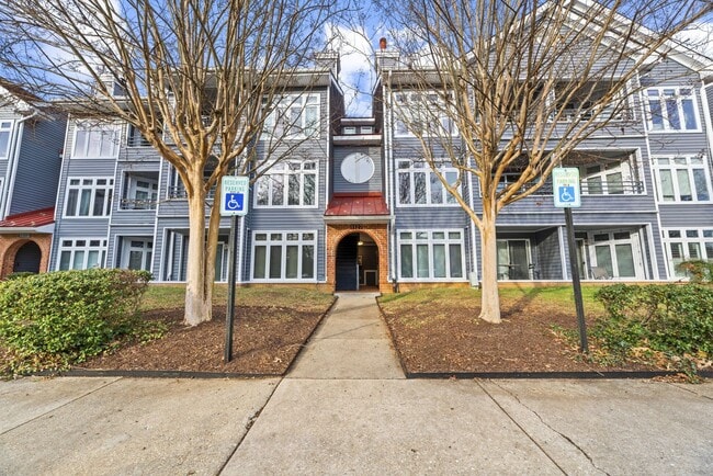Building Photo - Ground level condo in Annapolis - Lake Heron