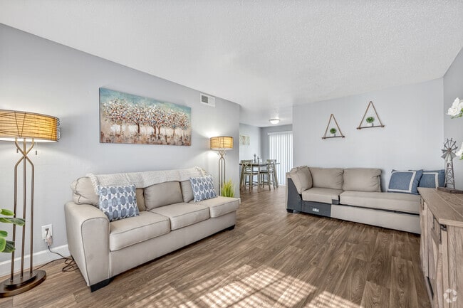 2BR, 2BA - 1,000SF - Living Room