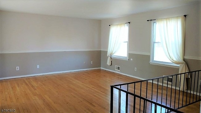 Photo - 690 Hillsborough Rd