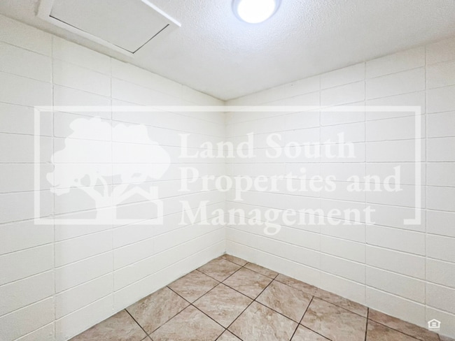 Photo - 725 E Lime St