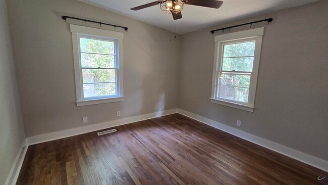 Photo - 204 Springdale Dr