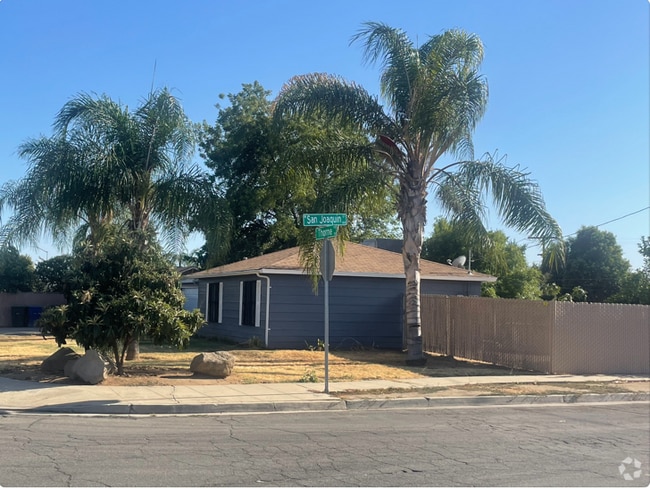 Building Photo - 15 E San Joaquin St Rental