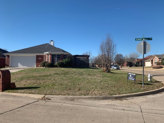 Building Photo - Charming 3BD/2BA Single-Story Home on Corner Lot | No Carpet | Must See!