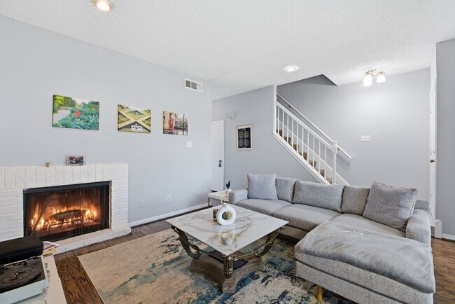 Photo - 1011 Fountain View Dr