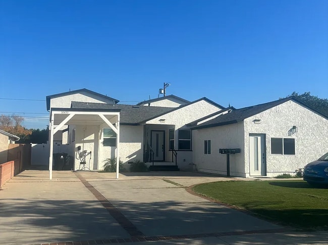 Building Photo - 10430 Densmore Ave