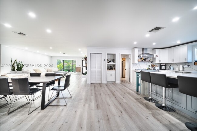 Building Photo - 1301 Funston St