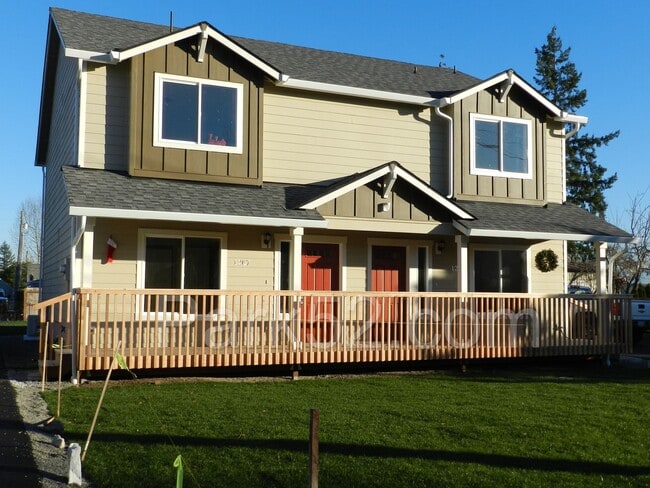Building Photo - 3 bedroom 1.5 bathroom duplex in Fife!
