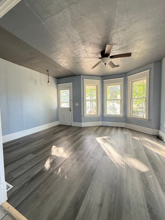 3-Bedroom Townhouse in Moline– $925/month ... - 3-Bedroom Townhouse in Moline– $925/month ...
