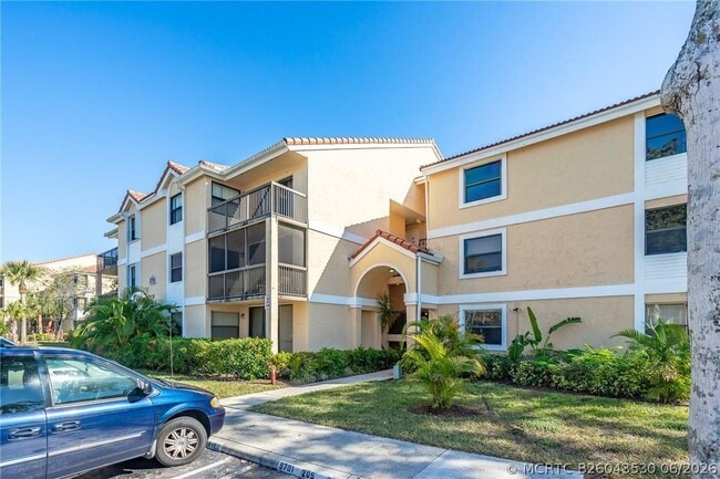 Building Photo - 5701 Riverside Dr Unit 106b6