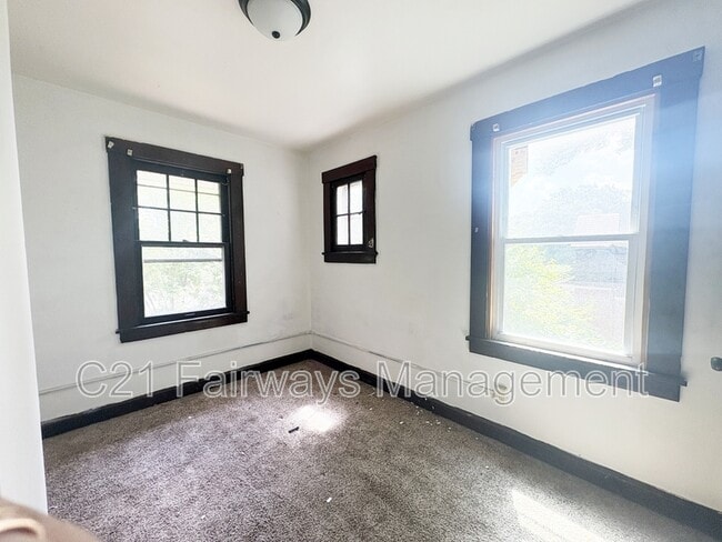 Photo - 800 N 6th St