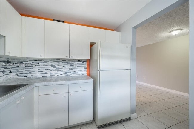 1725 W 60th St Unit F220