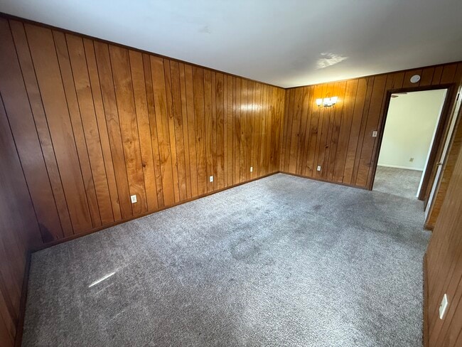 Building Photo - 586 Franklin St Unit #4 Rental