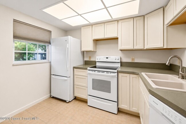 Photo - 3118 Sir Hamilton Cir Unit 4