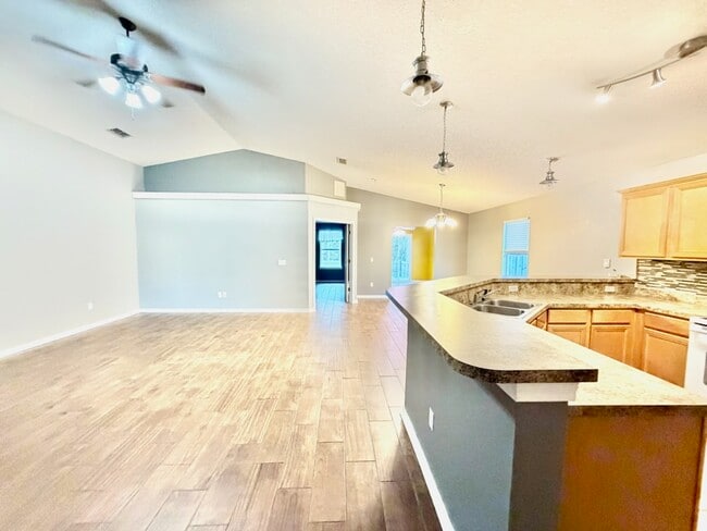 Photo - 2070 Catline Cir