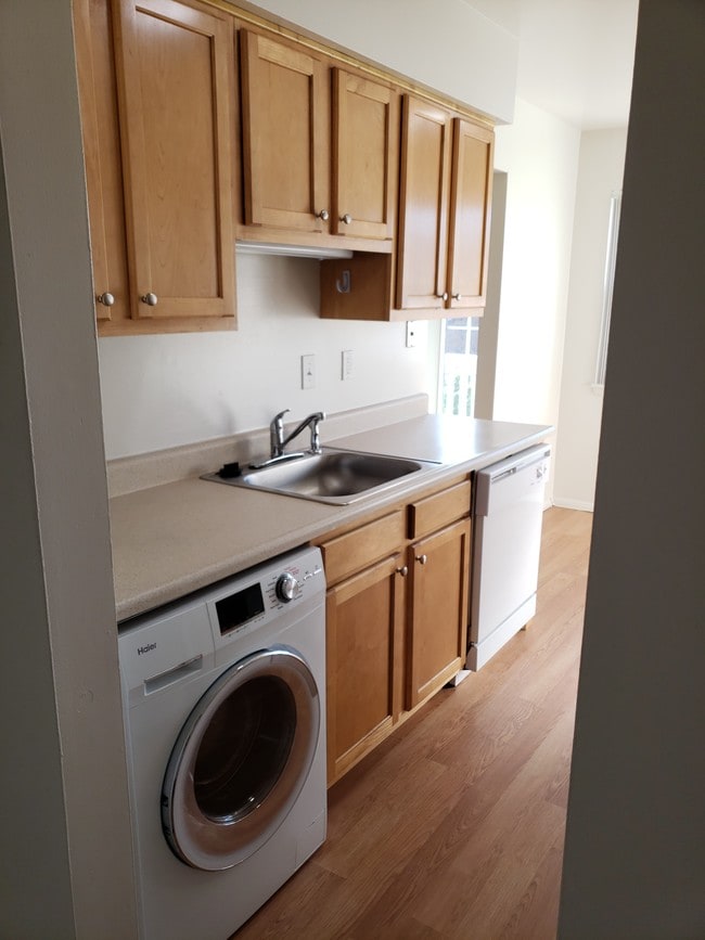 Combination Washer & Dryer in Presidential - Van Antwerp Village Apartments