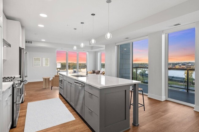 Building Photo - Paravel Rental