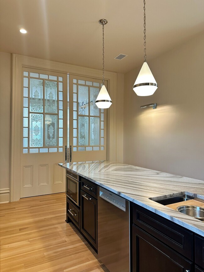 Photo - 1819 Sarah St