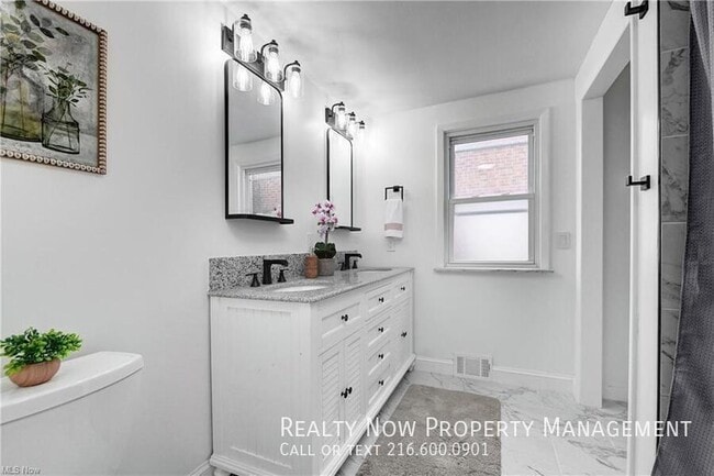 Photo - 2330 Traymore Rd