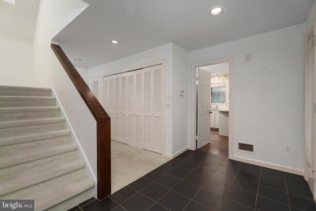 26 Constitution Hill W