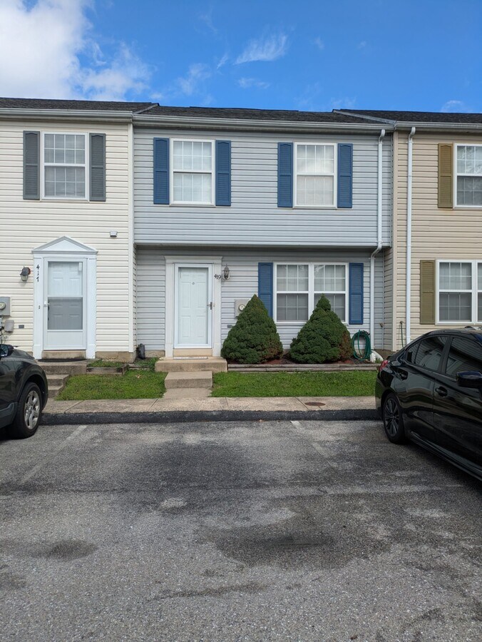 Photo - 419 Old Oak Pl