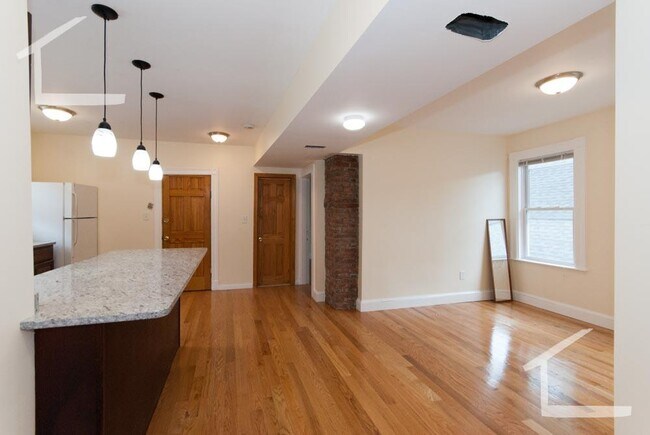Photo - 37 Brackett St Unit 3