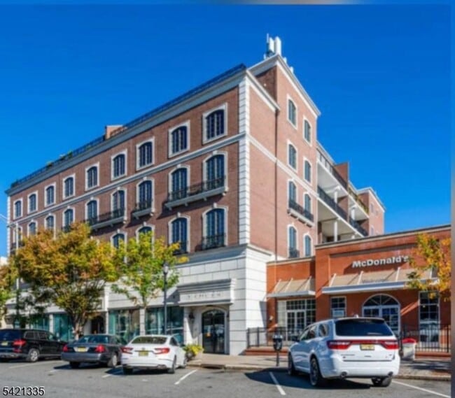 Building Photo - 53 W Palisade Ave Unit 206