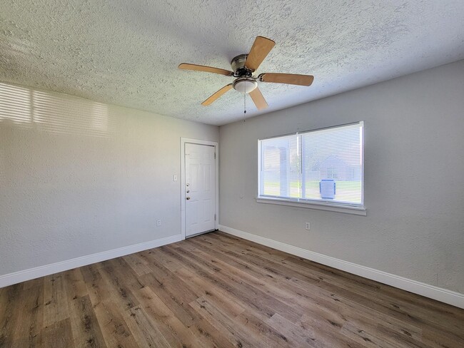 Photo - 711 Ave A Ave Unit 2