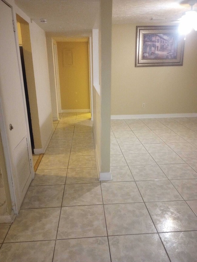 4715 Town N Country Blvd