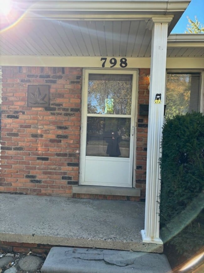 Photo - 3 BED, 1.5 BATH IN DOWNTOWN PLYMOUTH