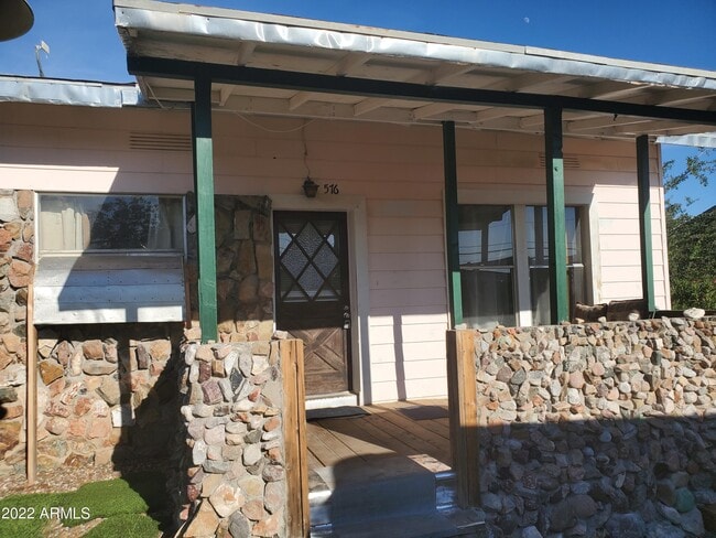 Photo - 576 Garfield Ave