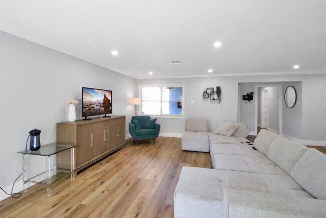 Photo - 6111 Shadow Crest St