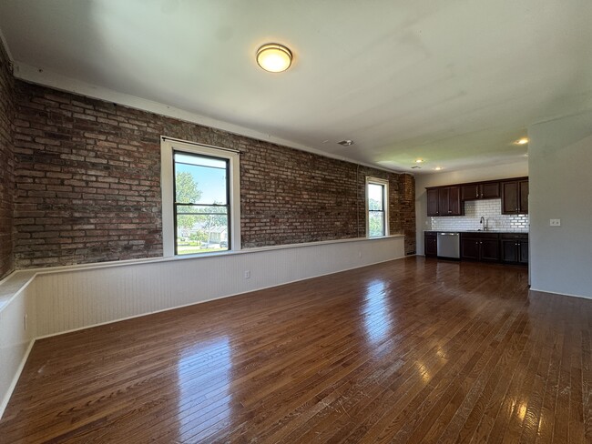 Building Photo - 503 N 6th St Unit 2