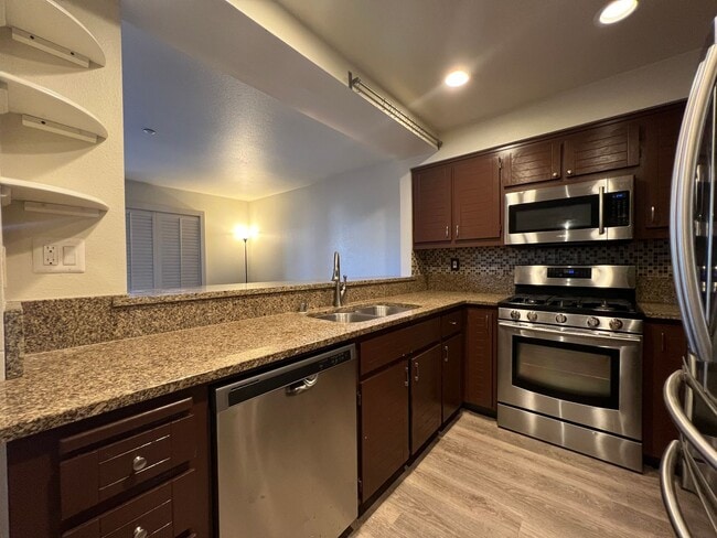 Building Photo - Sharp Contemporary 2 Bedroom 2.5 Bath Two Story Condo in San Jose Unit E