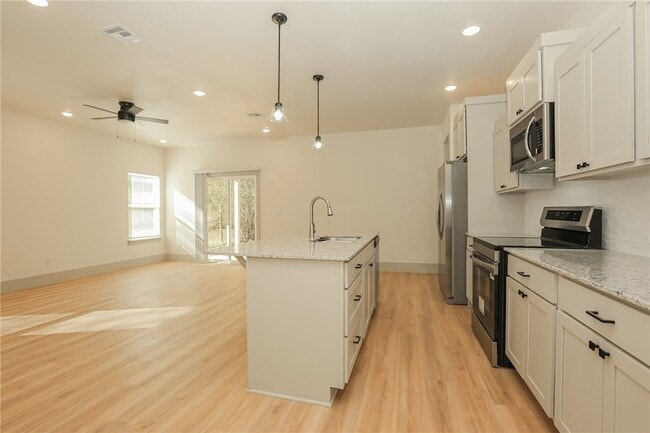 Photo - 655 N Genevieve Ave Unit 1