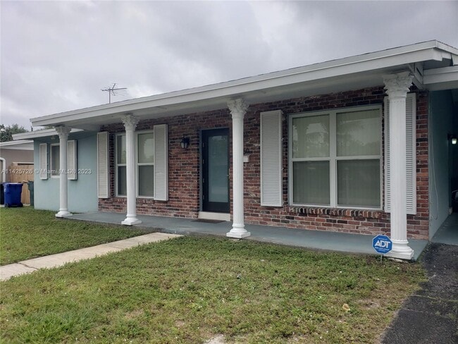 Building Photo - 3250 SW 23rd St Rental