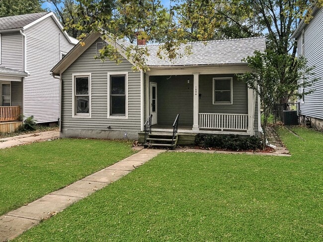 Building Photo - Charming Updated 2 Bedroom Home with New F...