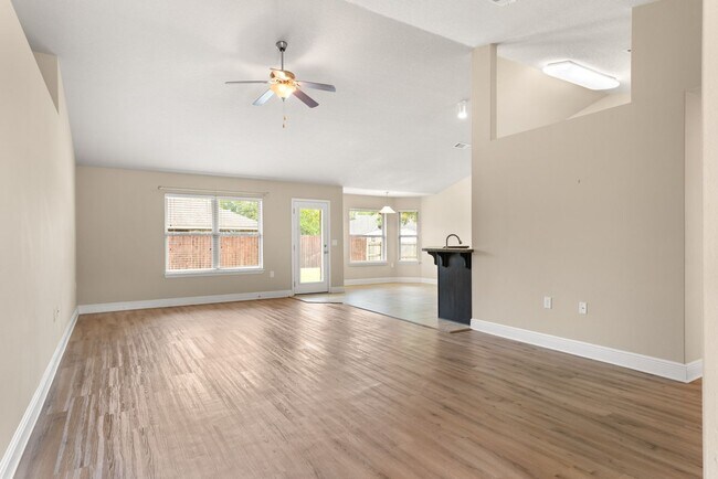 Photo - Spacious 4-Bedroom Home - Great Location